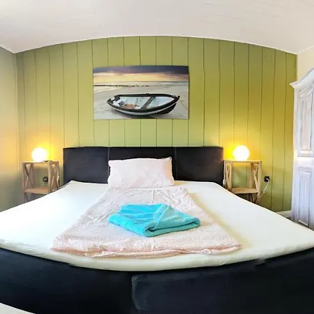 Deichhaus Szálloda *